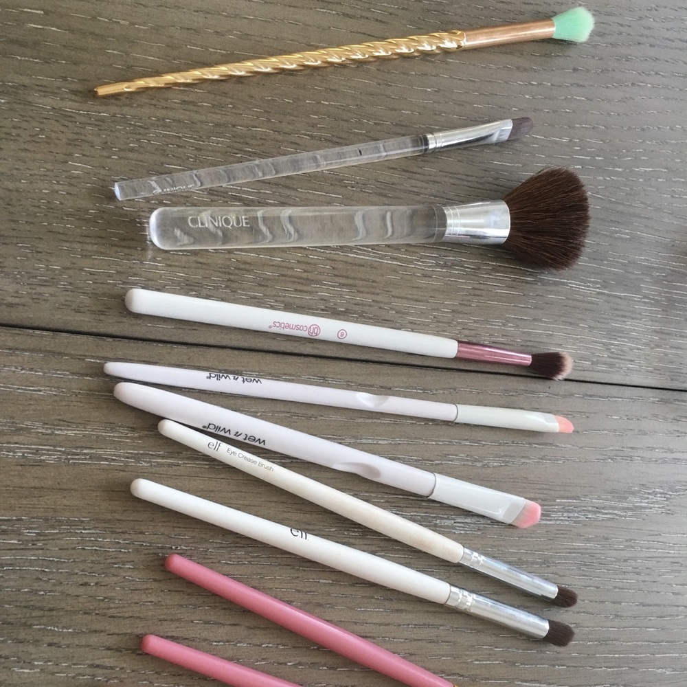 Makeup brushes
